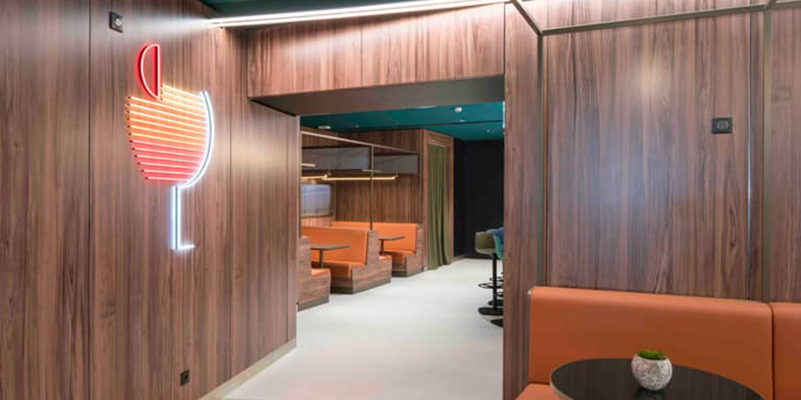 royal-bond-accueil-revetement-interieur-exterieur_0000s_0003_royal-bond-accueil-revetement-interieur (1)