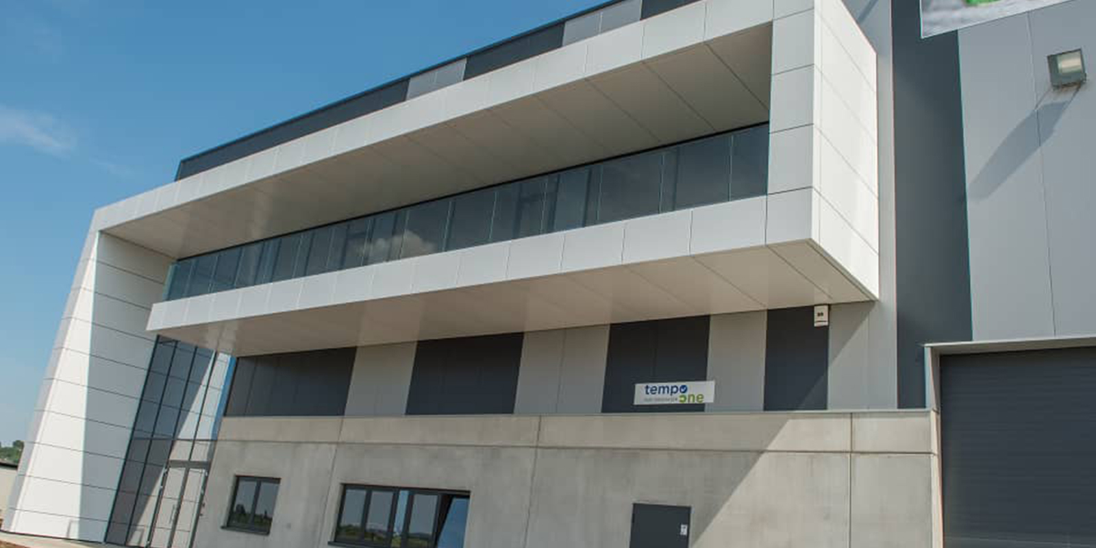 royal-bond-accueil-revetement-interieur-exterieur_0002s_0001_royal-bond-accueil-revetement-interieur-exterieur.jpeg (2)